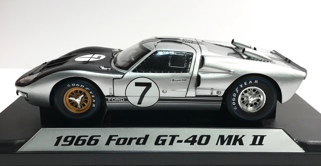 1966 Ford GT-40 MKII 1:18 Diecast